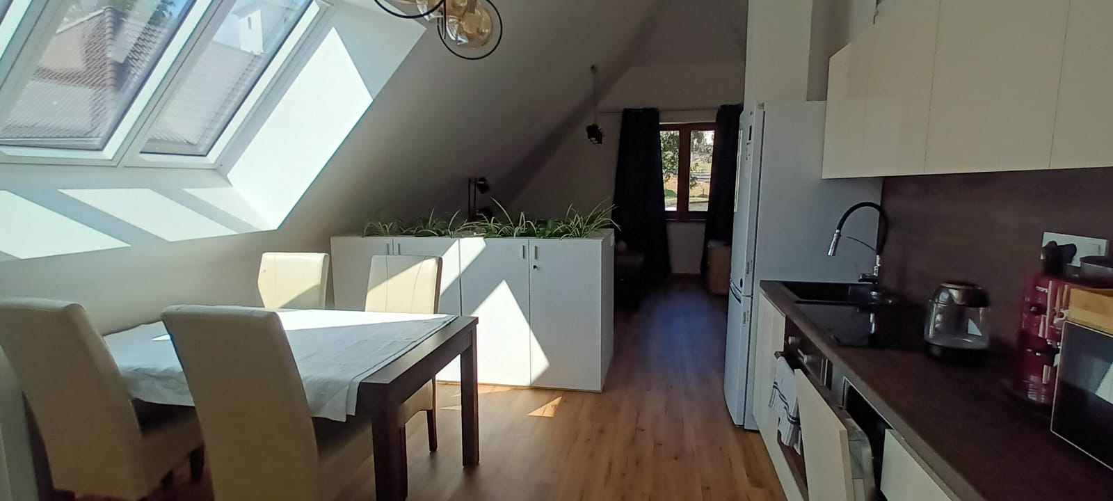 Penzión Budiná - apartmán GREEN (pohľad hala s kuchyňou)